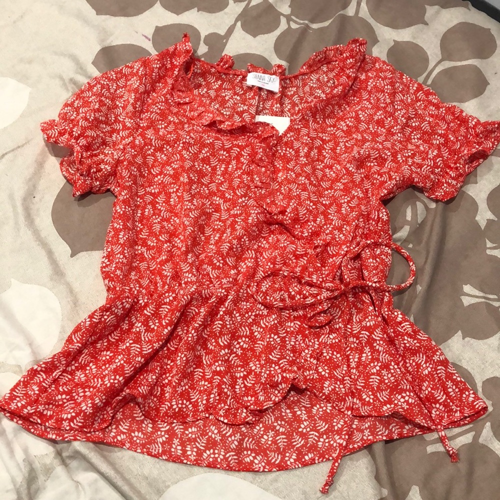 SUPER CUTE SPRING TOP! 💗